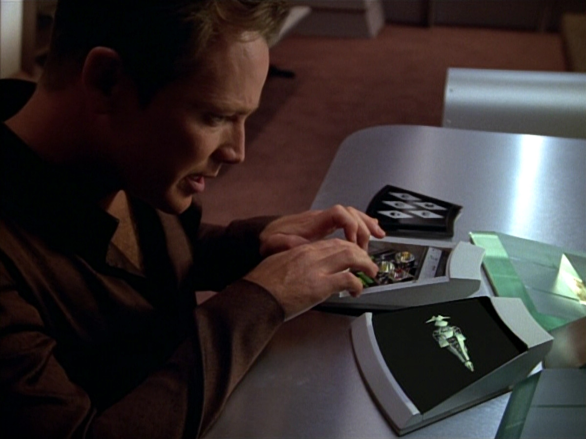 extant_StarTrek_VOY_4x09-YearOfHellPart2_03293.jpg