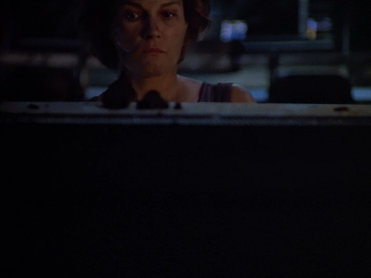 extant_StarTrek_VOY_4x09-YearOfHellPart2_03332.jpg