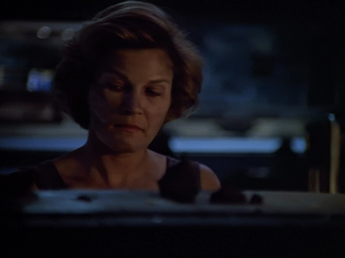 extant_StarTrek_VOY_4x09-YearOfHellPart2_03336.jpg