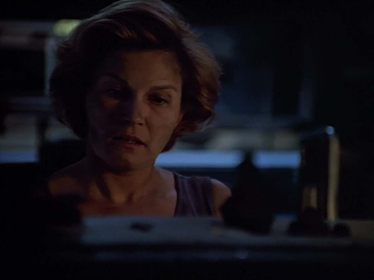 extant_StarTrek_VOY_4x09-YearOfHellPart2_03337.jpg