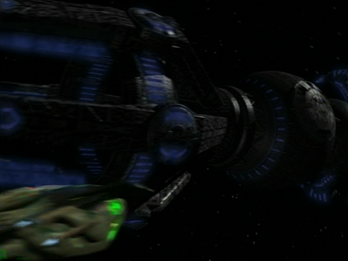 extant_StarTrek_VOY_4x09-YearOfHellPart2_03346.jpg