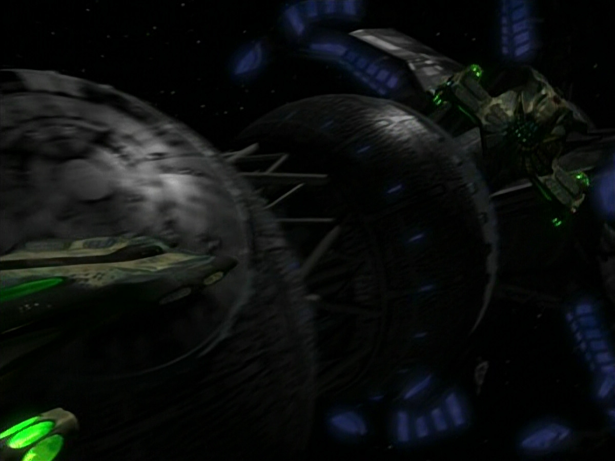 extant_StarTrek_VOY_4x09-YearOfHellPart2_03350.jpg