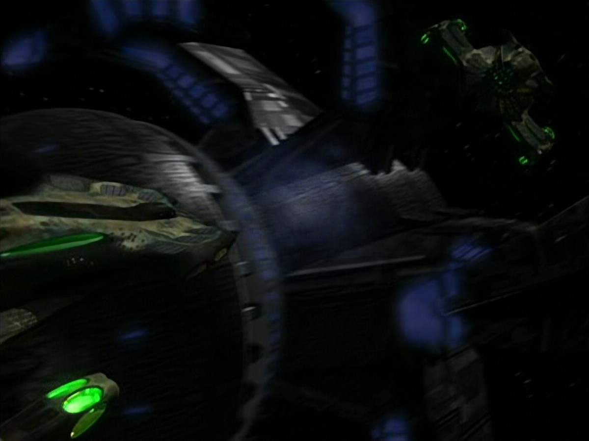 extant_StarTrek_VOY_4x09-YearOfHellPart2_03351.jpg