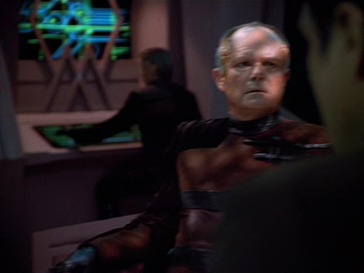extant_StarTrek_VOY_4x09-YearOfHellPart2_03361.jpg