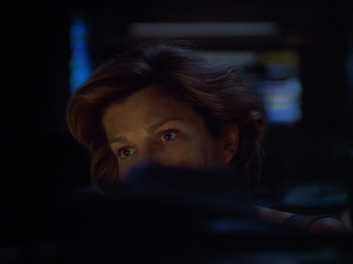 extant_StarTrek_VOY_4x09-YearOfHellPart2_03374.jpg