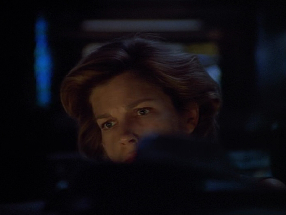 extant_StarTrek_VOY_4x09-YearOfHellPart2_03375.jpg
