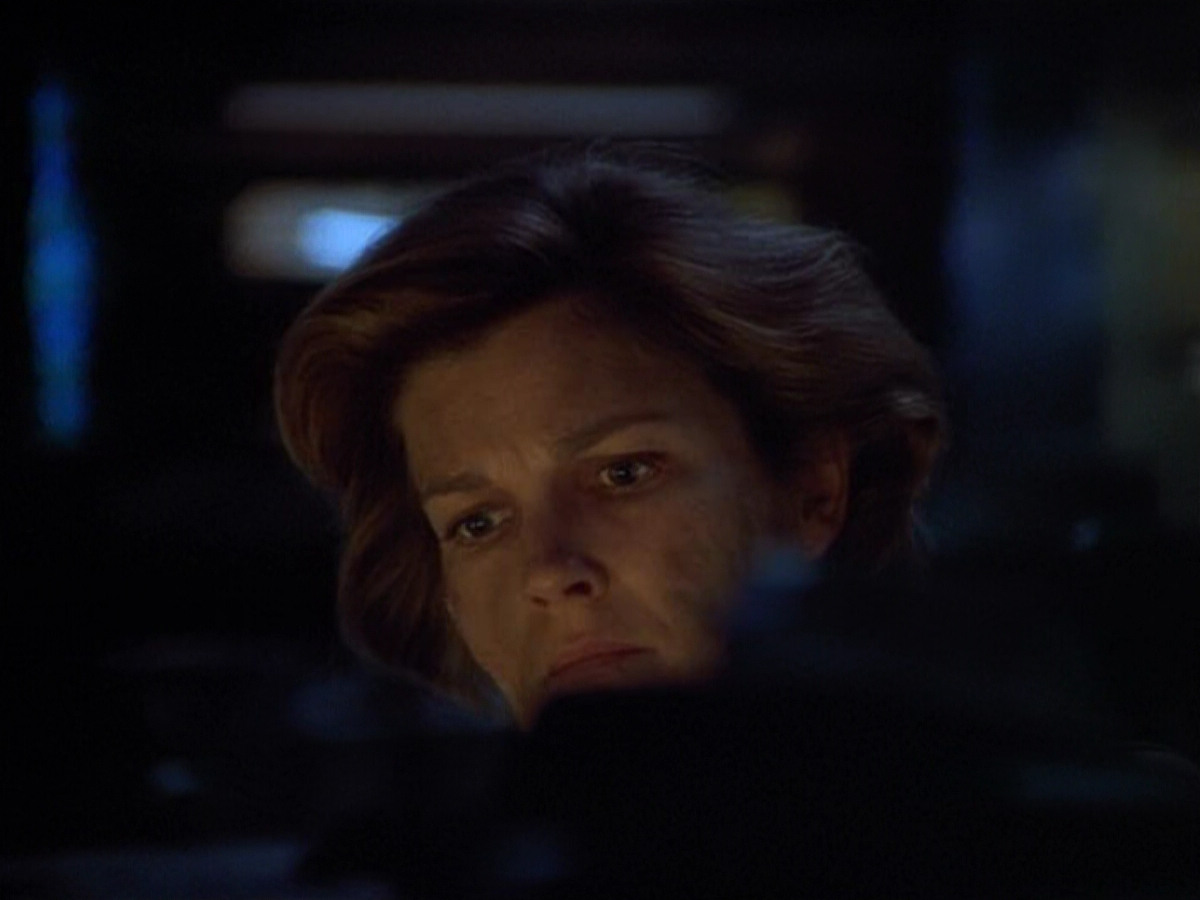 extant_StarTrek_VOY_4x09-YearOfHellPart2_03376.jpg