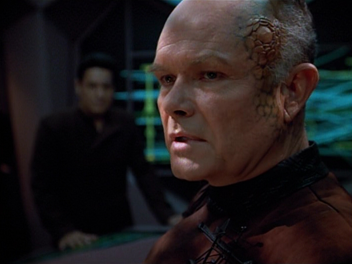 extant_StarTrek_VOY_4x09-YearOfHellPart2_03392.jpg