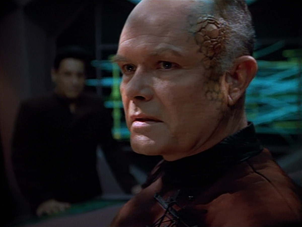 extant_StarTrek_VOY_4x09-YearOfHellPart2_03393.jpg