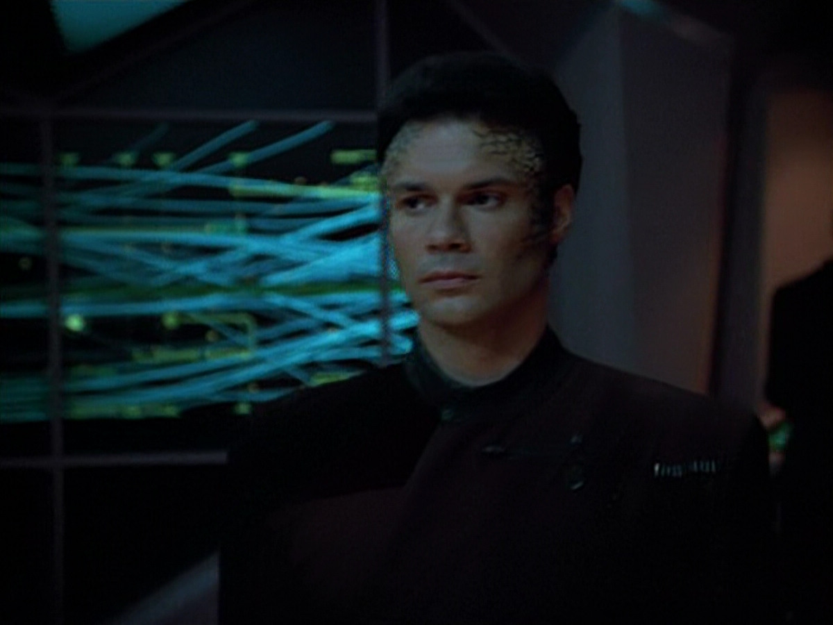 extant_StarTrek_VOY_4x09-YearOfHellPart2_03397.jpg