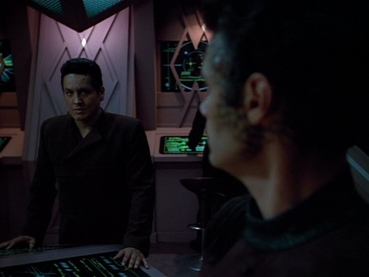 extant_StarTrek_VOY_4x09-YearOfHellPart2_03401.jpg