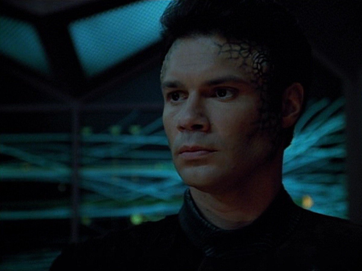 extant_StarTrek_VOY_4x09-YearOfHellPart2_03409.jpg