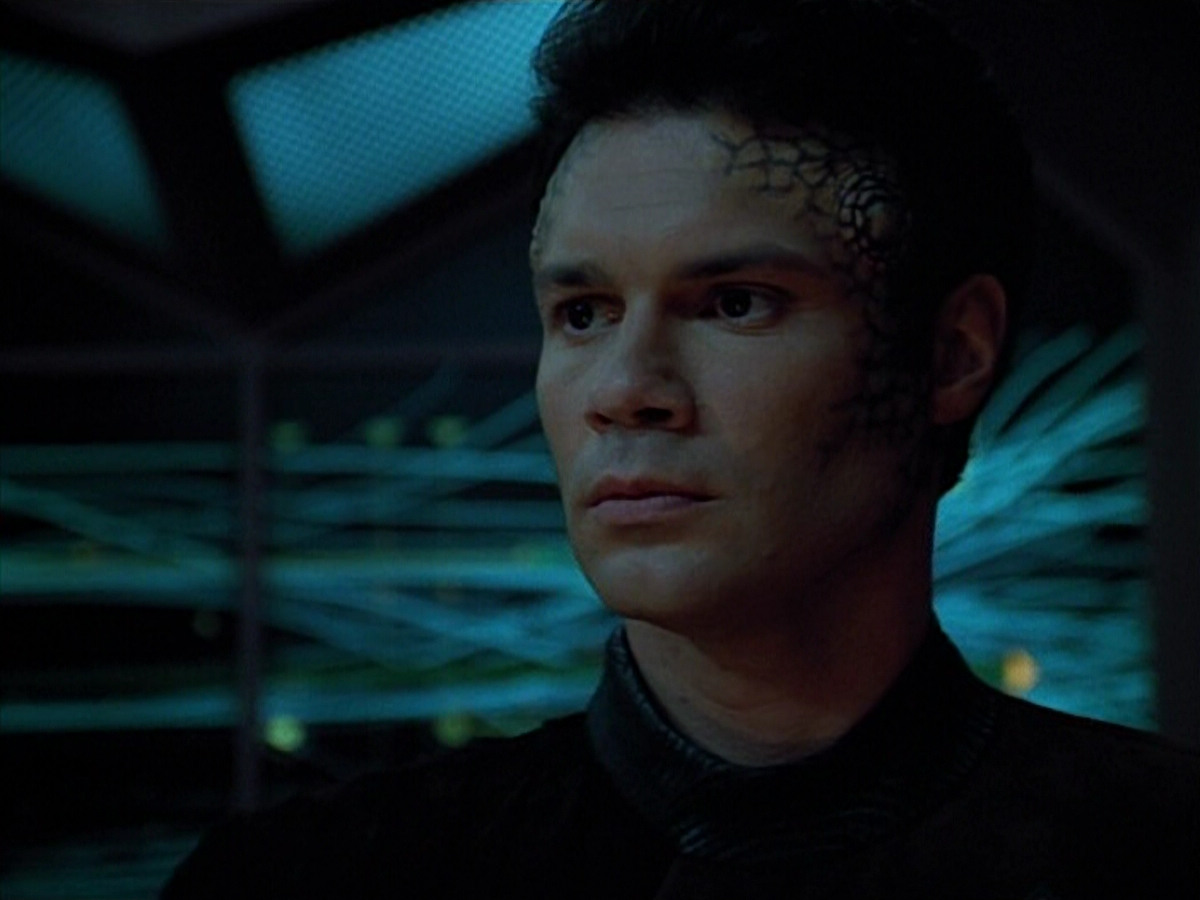 extant_StarTrek_VOY_4x09-YearOfHellPart2_03410.jpg