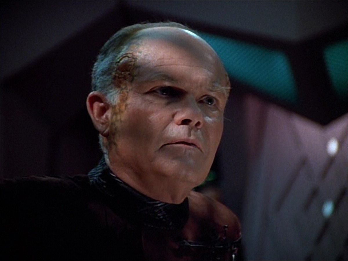 extant_StarTrek_VOY_4x09-YearOfHellPart2_03419.jpg