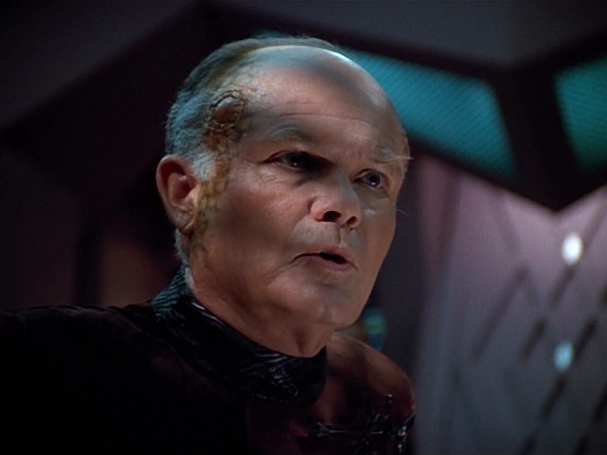 extant_StarTrek_VOY_4x09-YearOfHellPart2_03420.jpg