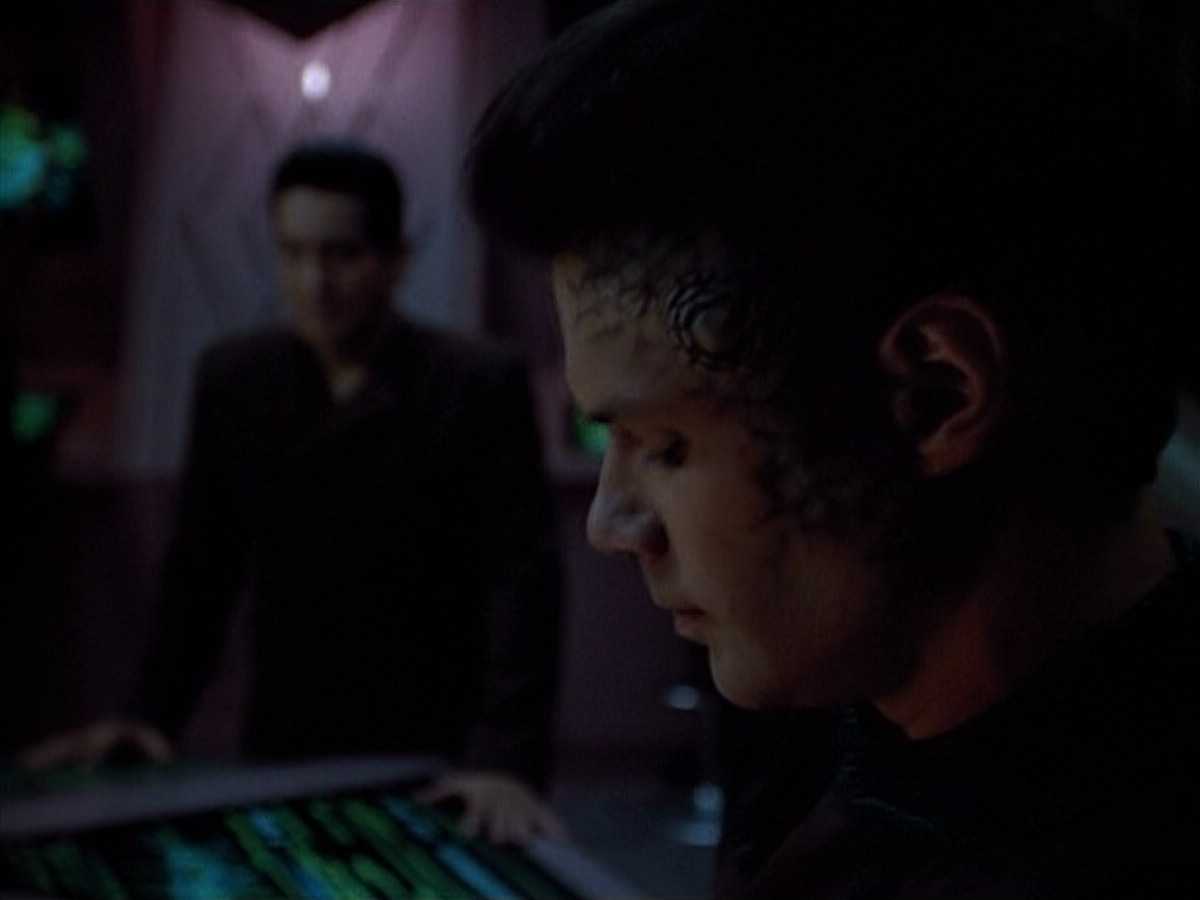 extant_StarTrek_VOY_4x09-YearOfHellPart2_03427.jpg