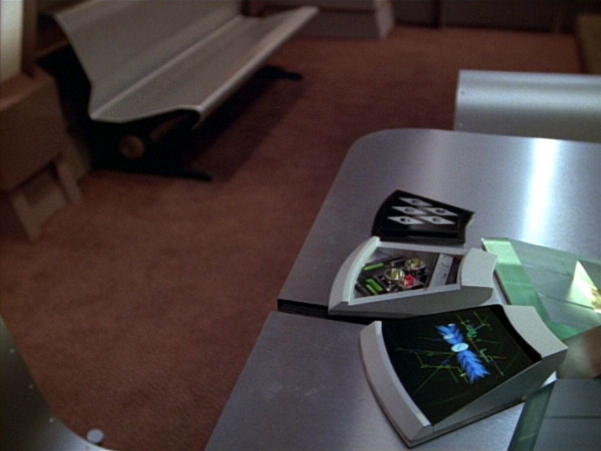 extant_StarTrek_VOY_4x09-YearOfHellPart2_03434.jpg