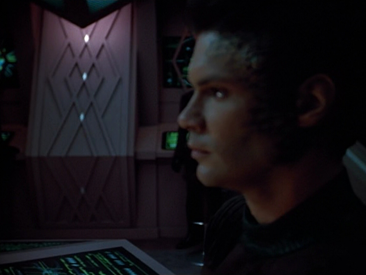 extant_StarTrek_VOY_4x09-YearOfHellPart2_03436.jpg