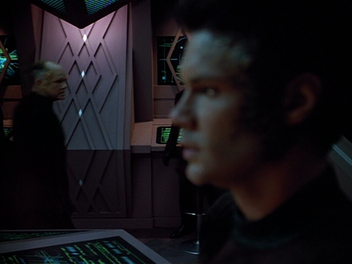 extant_StarTrek_VOY_4x09-YearOfHellPart2_03437.jpg