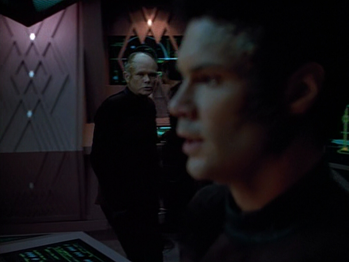 extant_StarTrek_VOY_4x09-YearOfHellPart2_03438.jpg