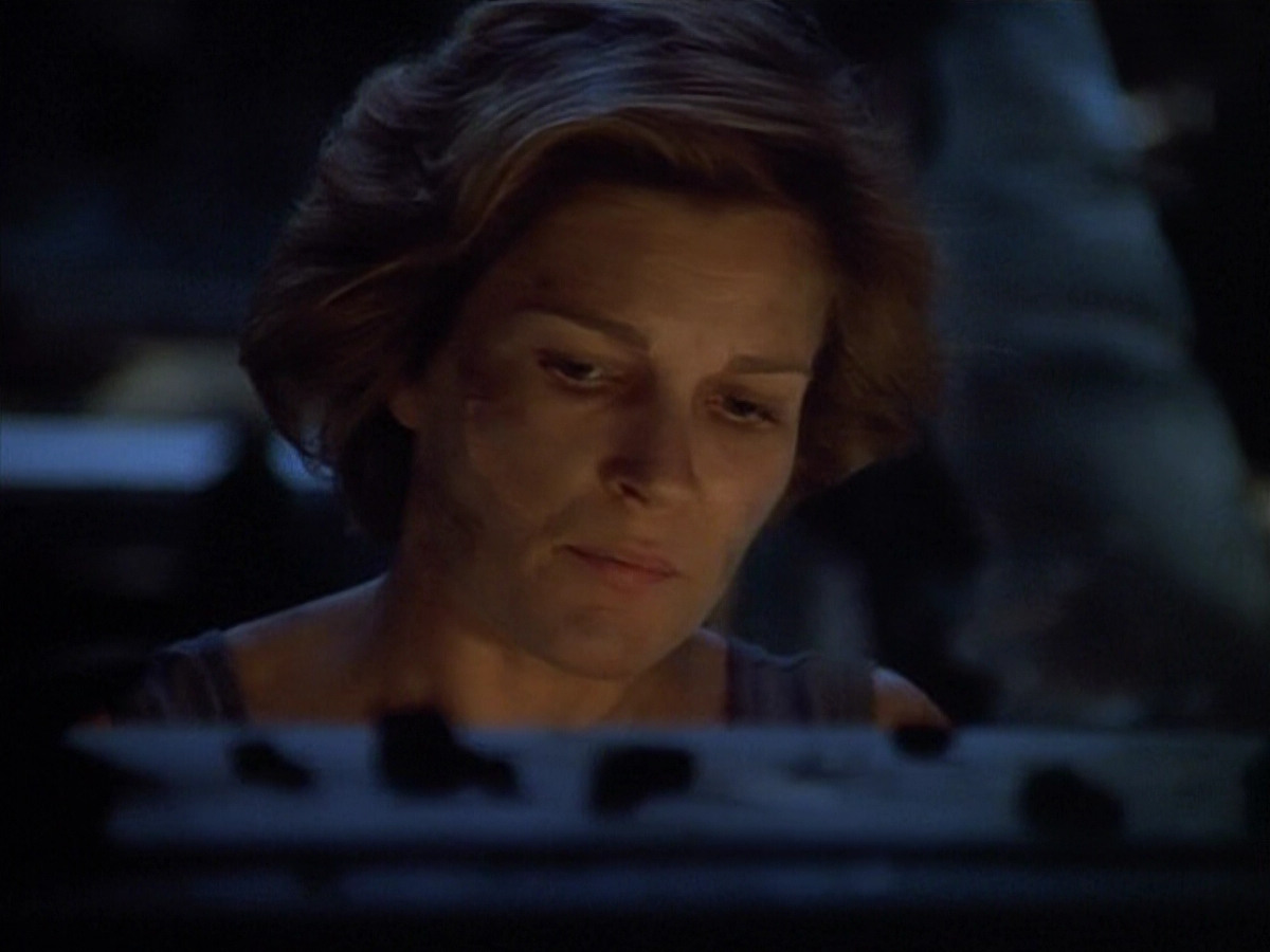 extant_StarTrek_VOY_4x09-YearOfHellPart2_03466.jpg
