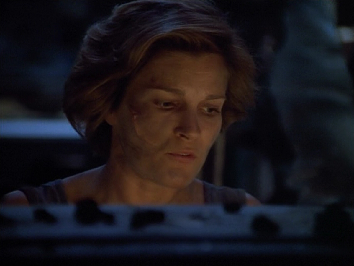 extant_StarTrek_VOY_4x09-YearOfHellPart2_03467.jpg