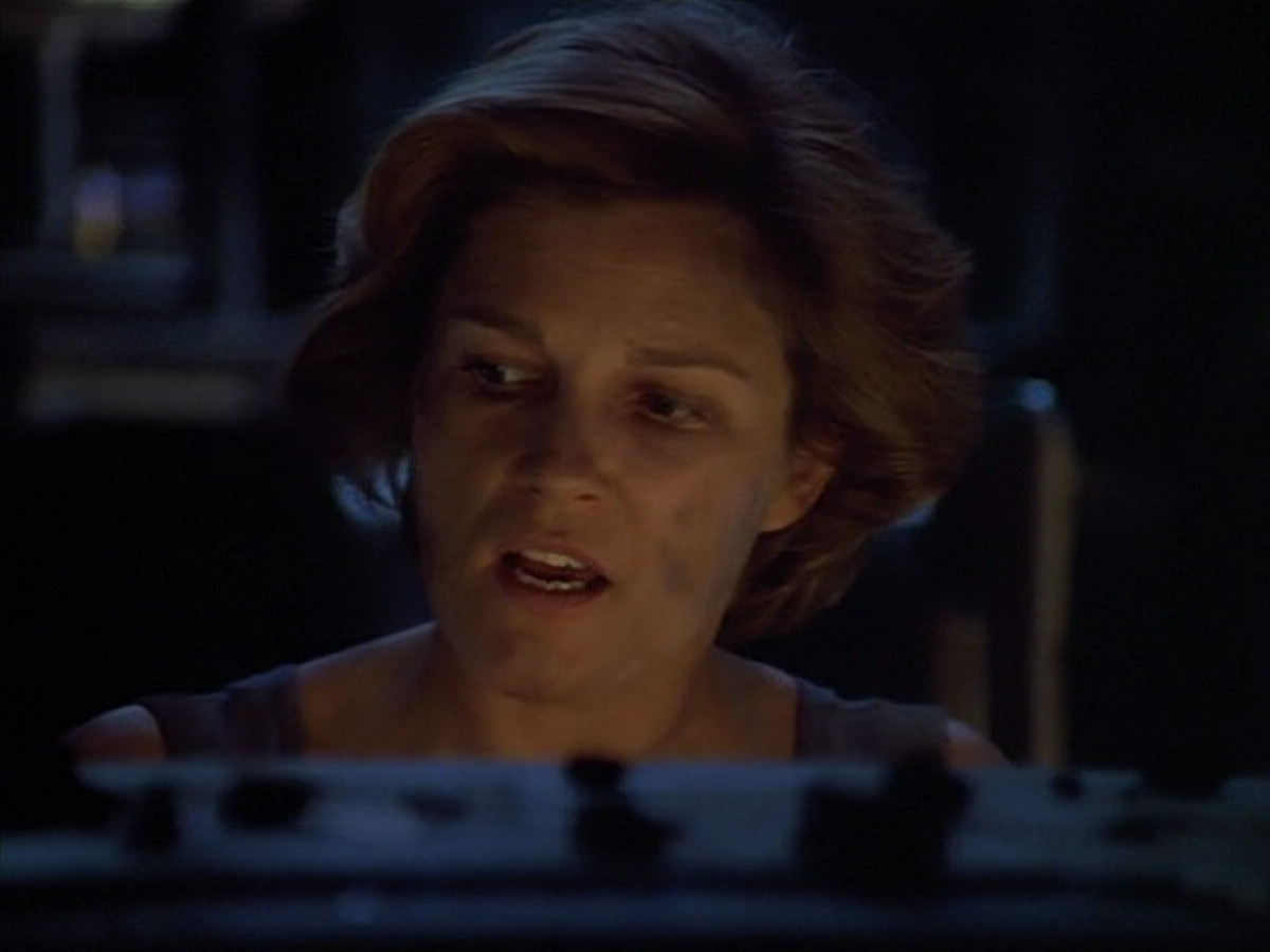 extant_StarTrek_VOY_4x09-YearOfHellPart2_03471.jpg