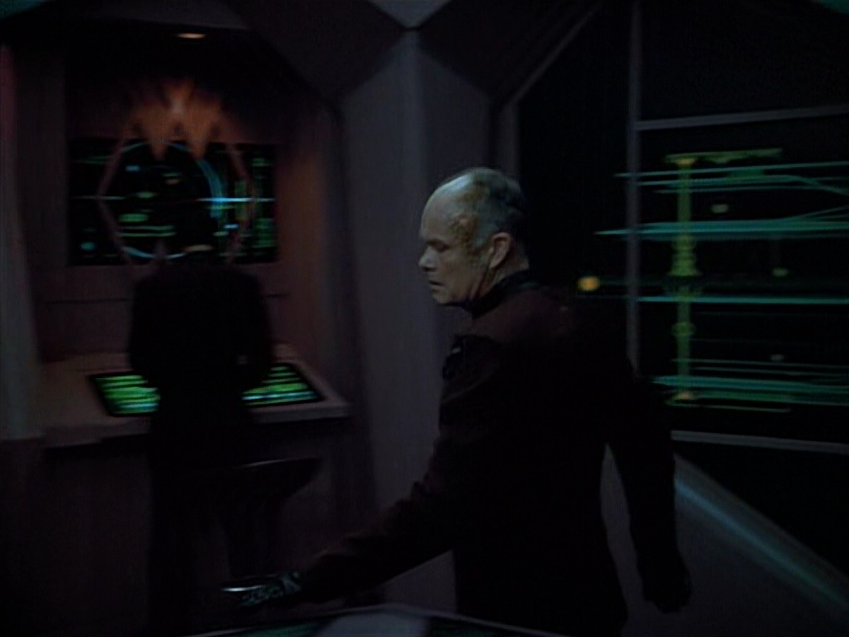 extant_StarTrek_VOY_4x09-YearOfHellPart2_03474.jpg