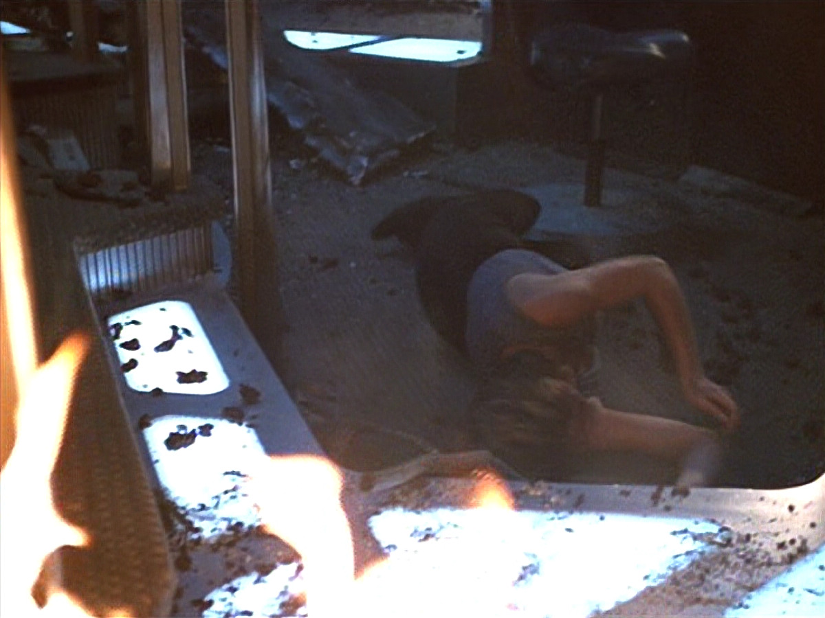 extant_StarTrek_VOY_4x09-YearOfHellPart2_03508.jpg