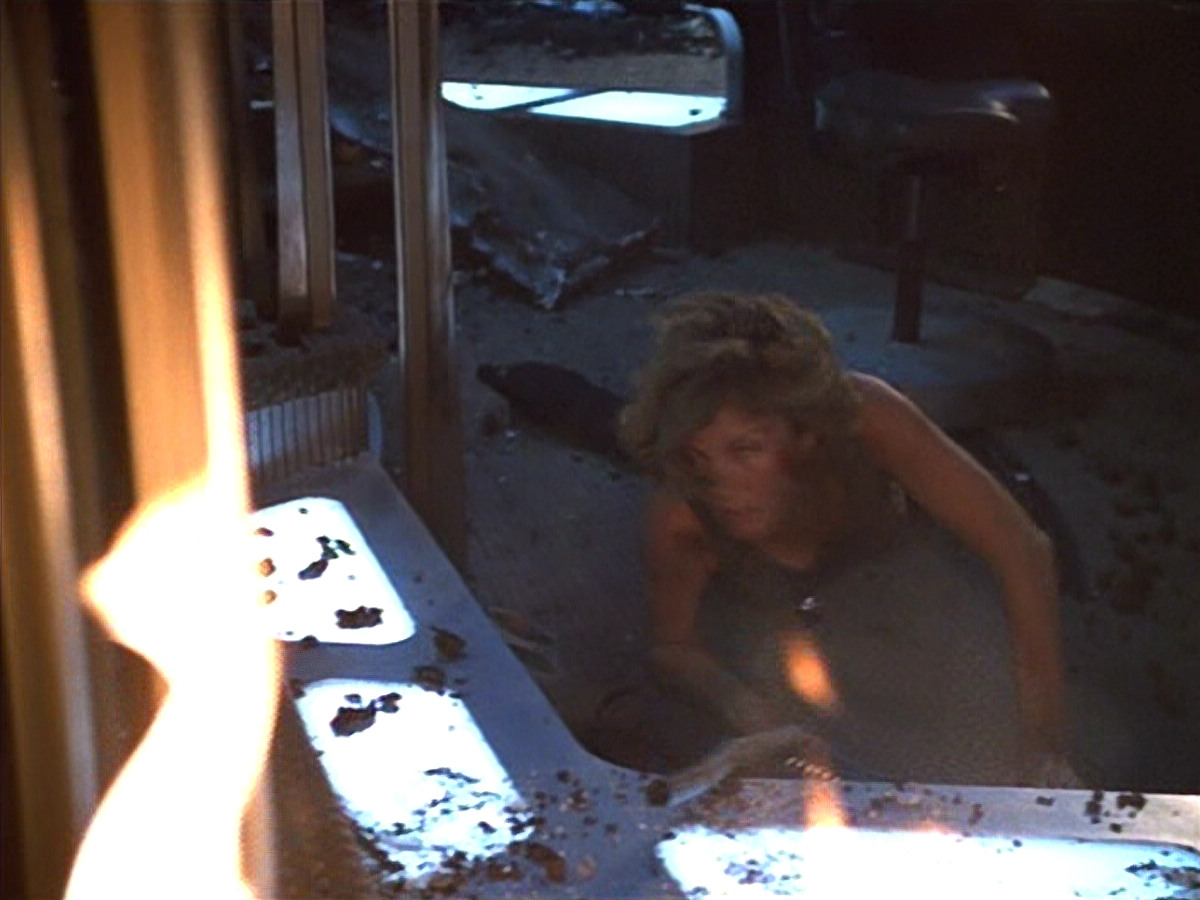 extant_StarTrek_VOY_4x09-YearOfHellPart2_03511.jpg