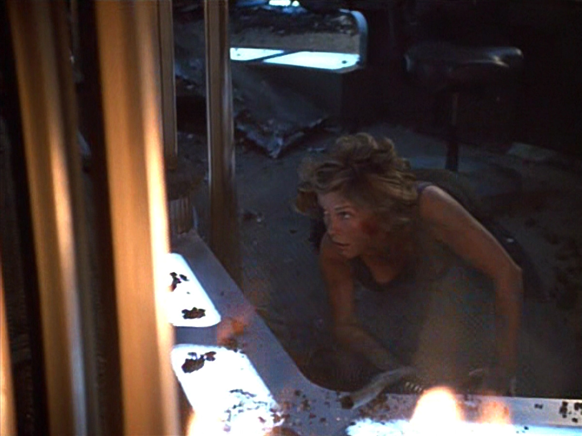 extant_StarTrek_VOY_4x09-YearOfHellPart2_03512.jpg
