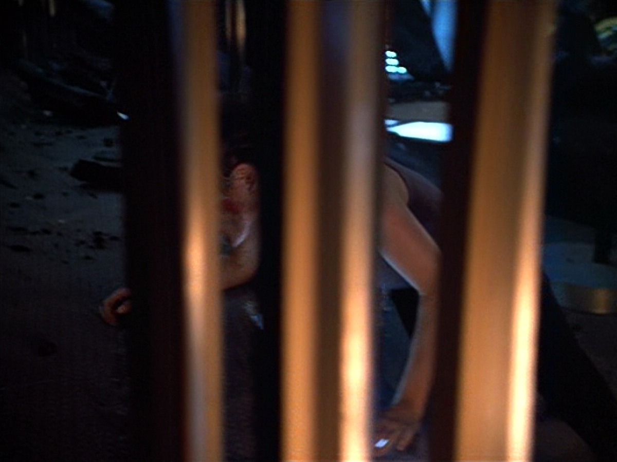 extant_StarTrek_VOY_4x09-YearOfHellPart2_03515.jpg