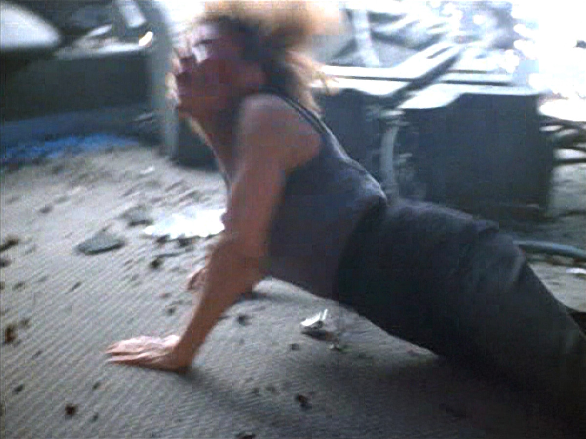 extant_StarTrek_VOY_4x09-YearOfHellPart2_03524.jpg