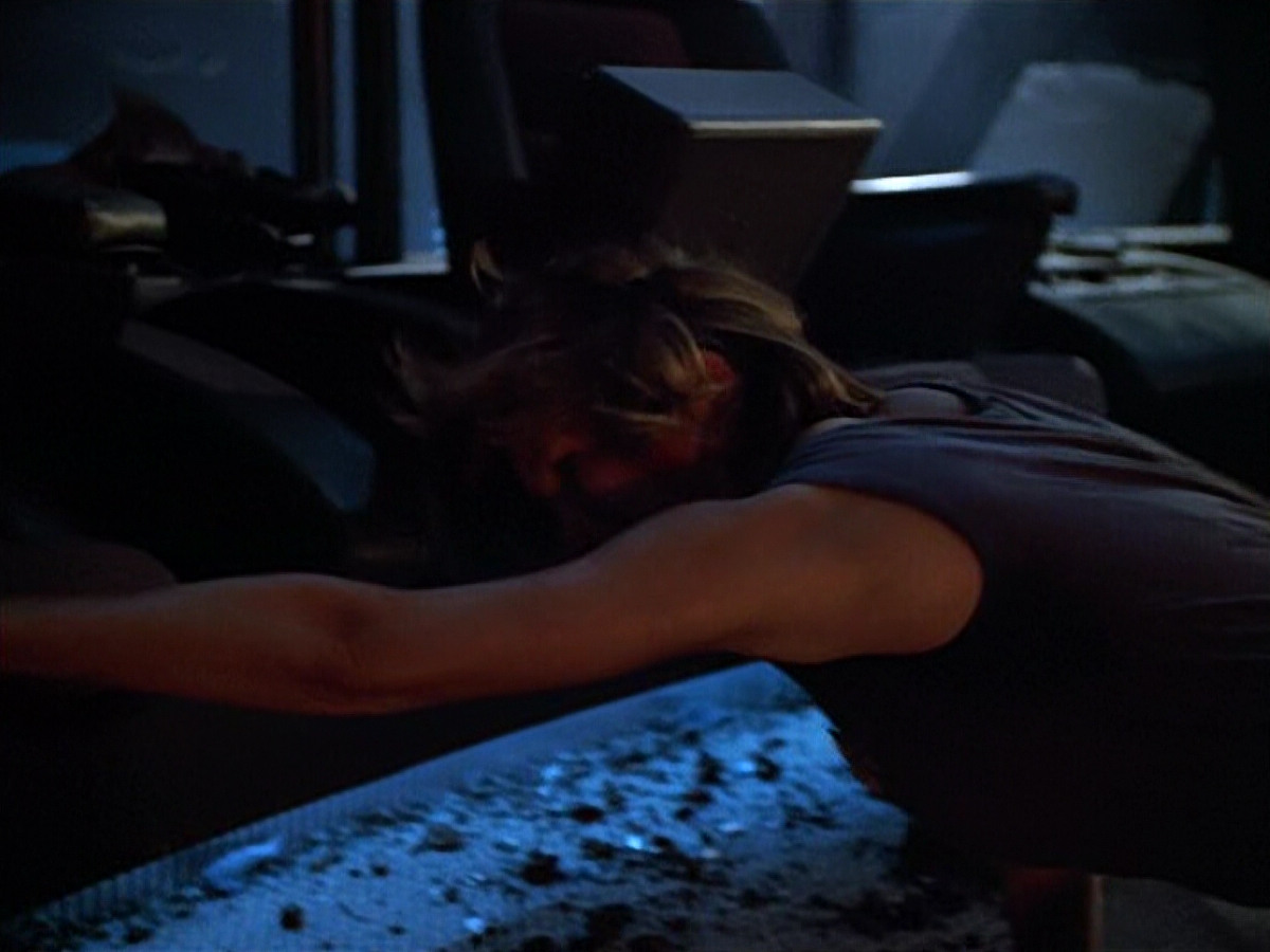 extant_StarTrek_VOY_4x09-YearOfHellPart2_03532.jpg