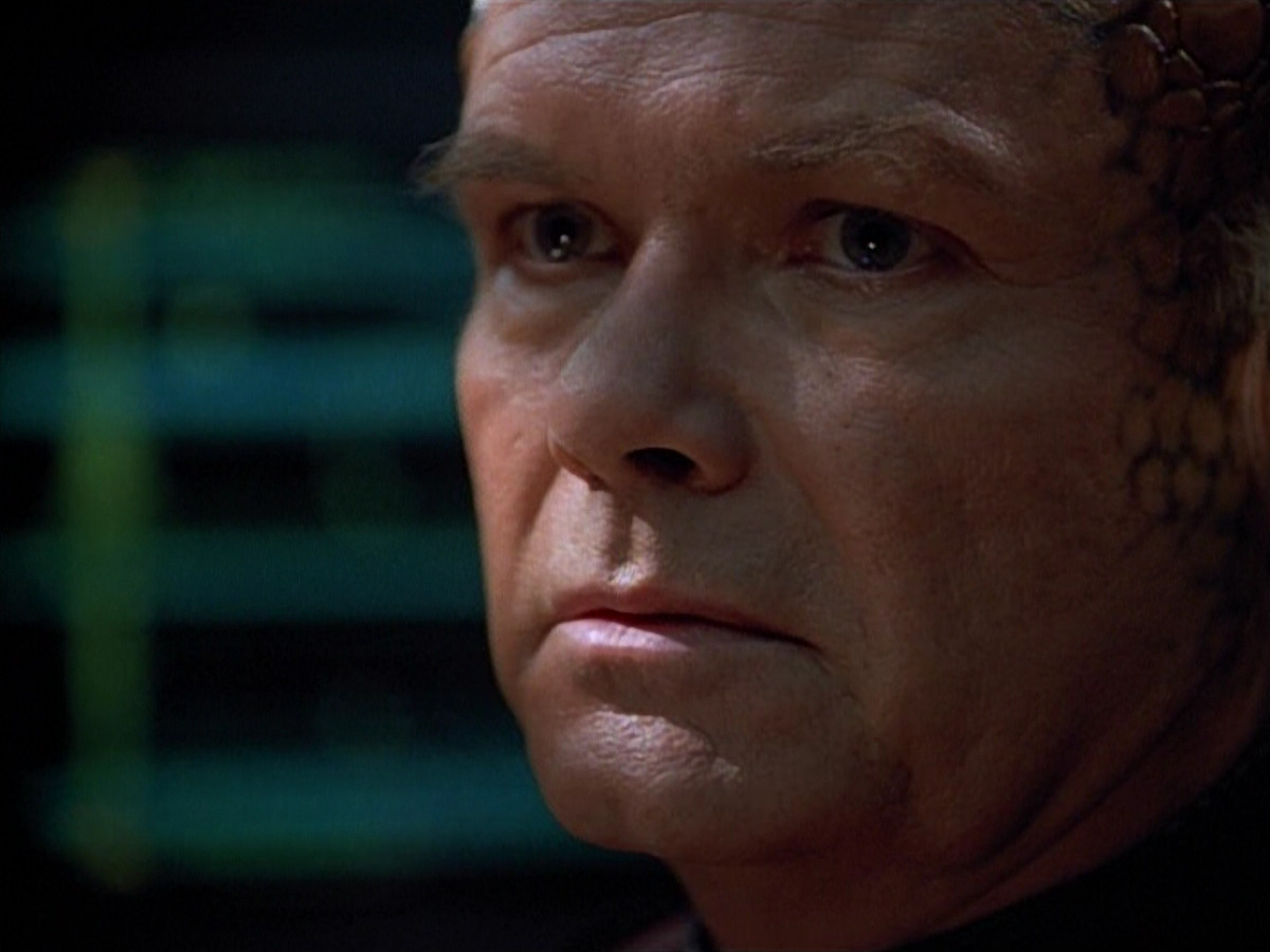 extant_StarTrek_VOY_4x09-YearOfHellPart2_03560.jpg