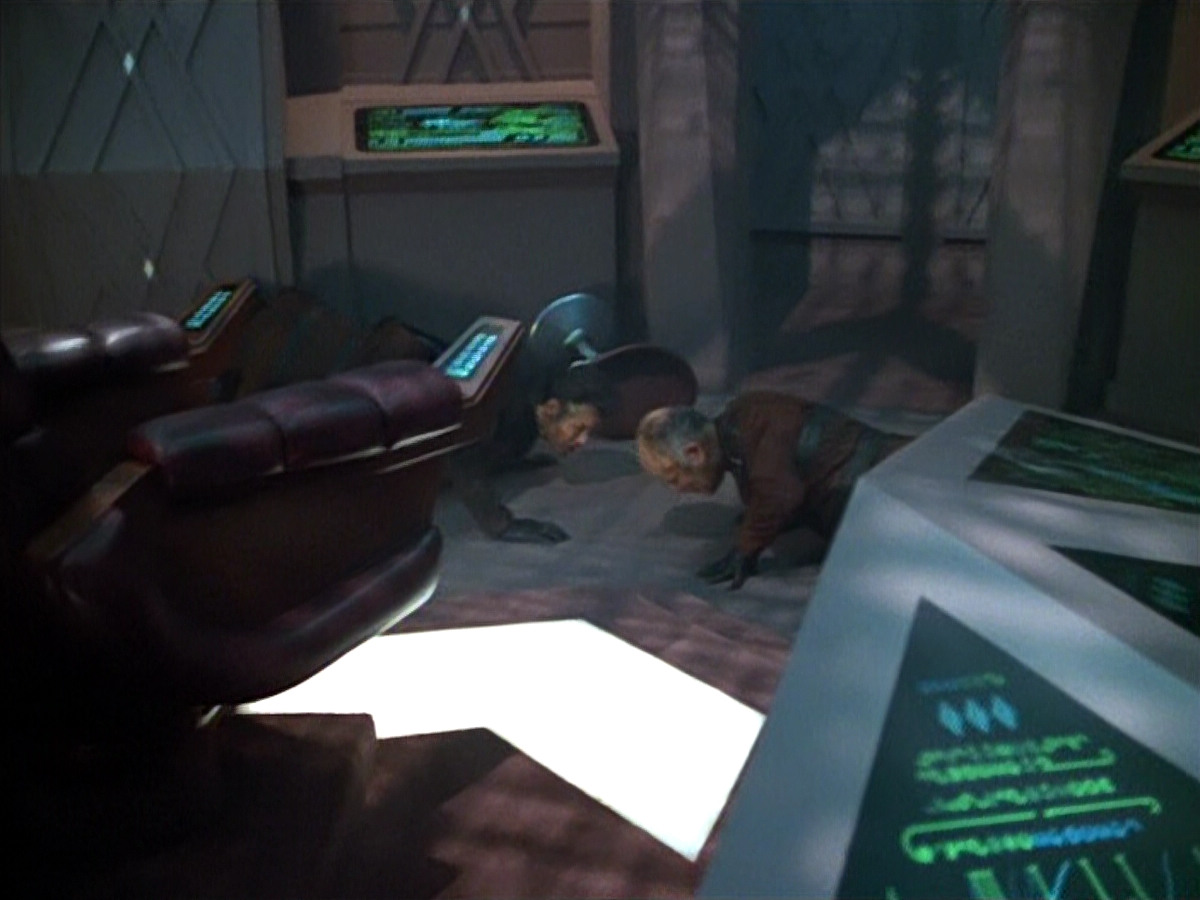 extant_StarTrek_VOY_4x09-YearOfHellPart2_03626.jpg