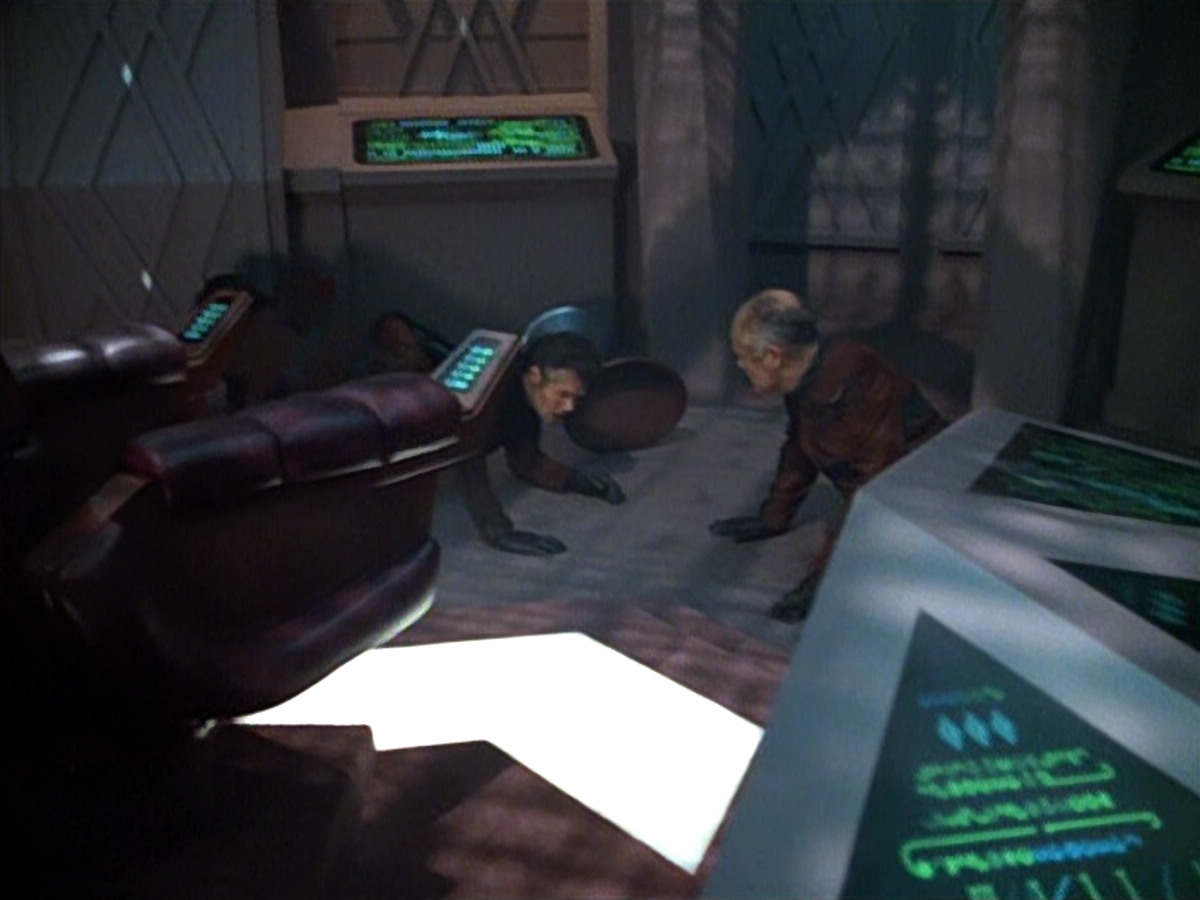 extant_StarTrek_VOY_4x09-YearOfHellPart2_03627.jpg