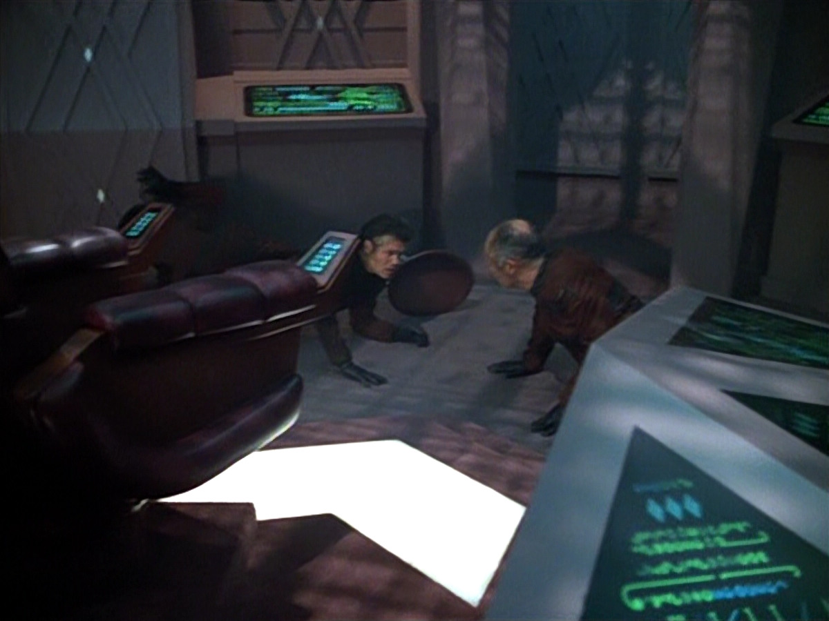 extant_StarTrek_VOY_4x09-YearOfHellPart2_03628.jpg