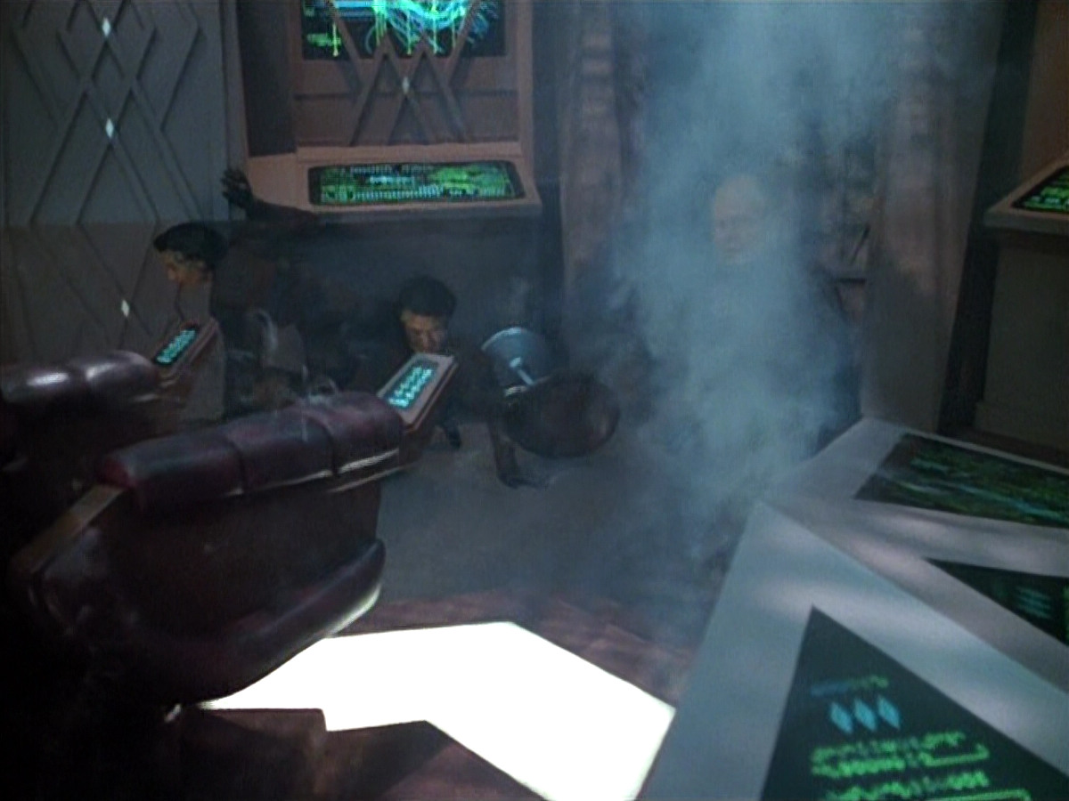 extant_StarTrek_VOY_4x09-YearOfHellPart2_03632.jpg