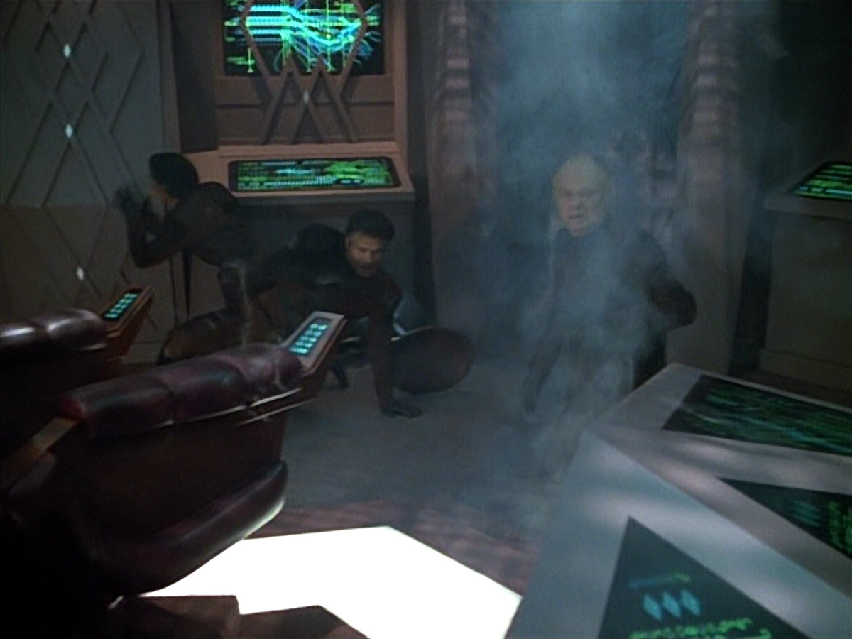 extant_StarTrek_VOY_4x09-YearOfHellPart2_03633.jpg