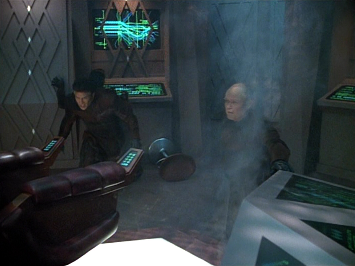 extant_StarTrek_VOY_4x09-YearOfHellPart2_03635.jpg