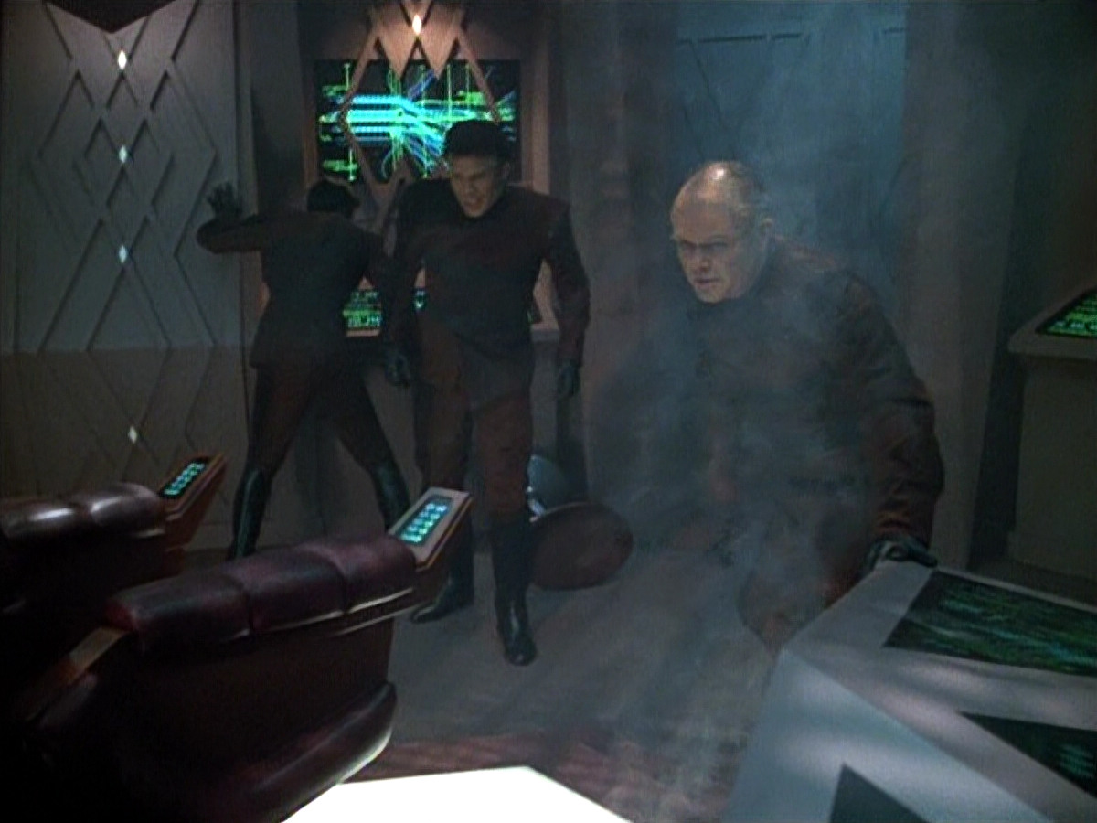 extant_StarTrek_VOY_4x09-YearOfHellPart2_03638.jpg