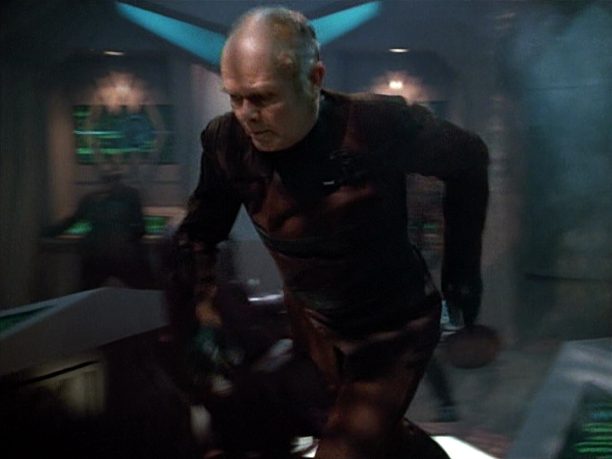 extant_StarTrek_VOY_4x09-YearOfHellPart2_03640.jpg