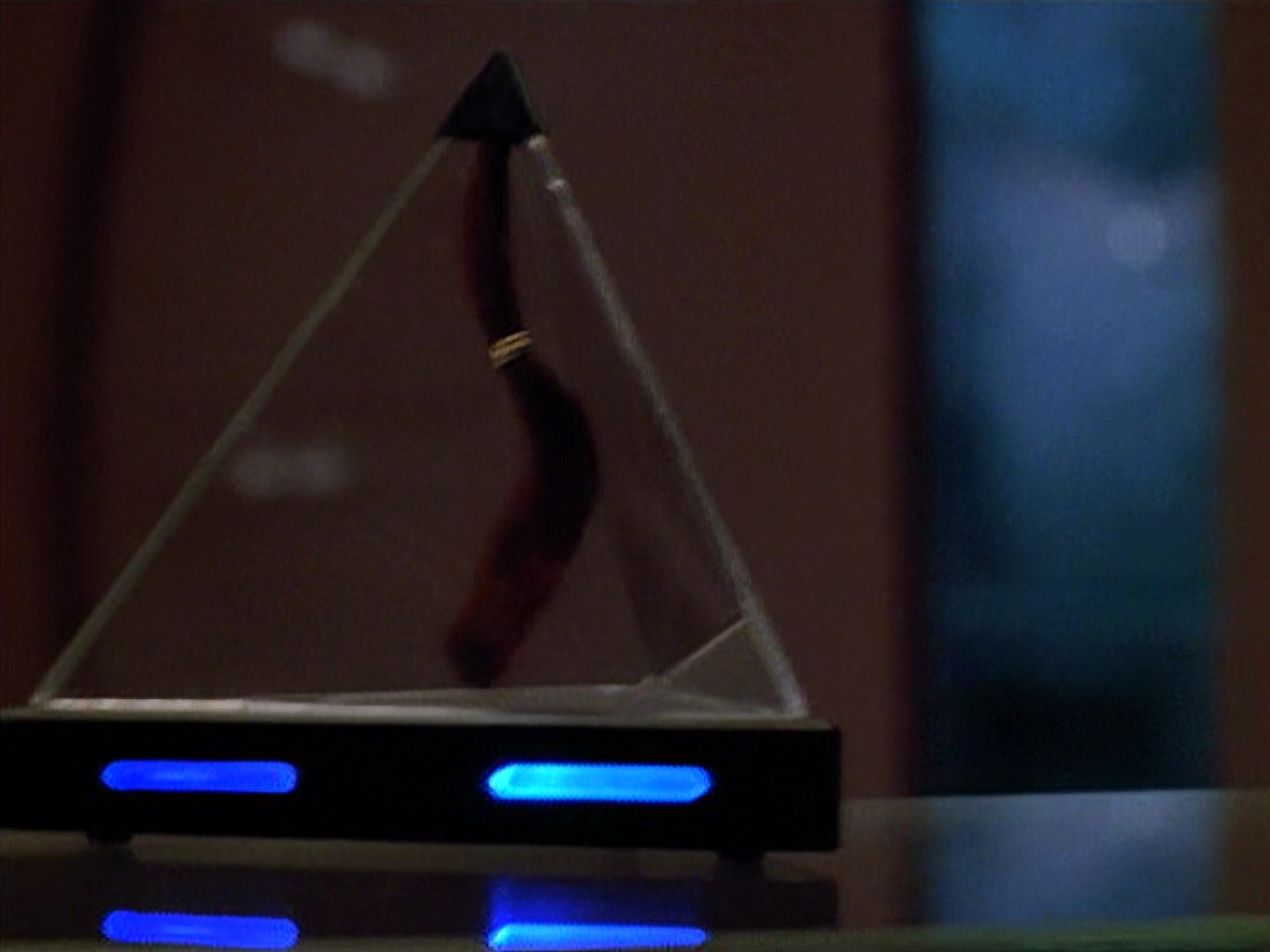 extant_StarTrek_VOY_4x09-YearOfHellPart2_03642.jpg