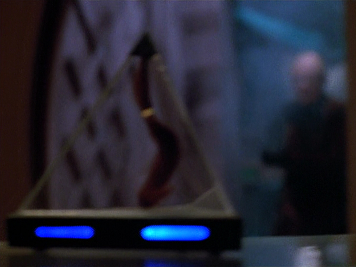 extant_StarTrek_VOY_4x09-YearOfHellPart2_03644.jpg