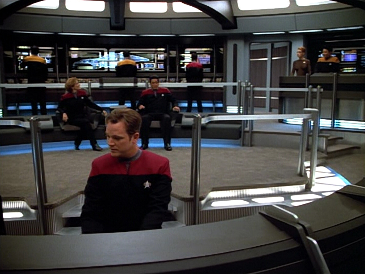 extant_StarTrek_VOY_4x09-YearOfHellPart2_03693.jpg