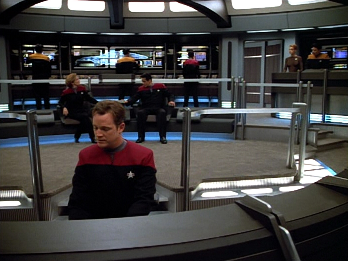 extant_StarTrek_VOY_4x09-YearOfHellPart2_03694.jpg