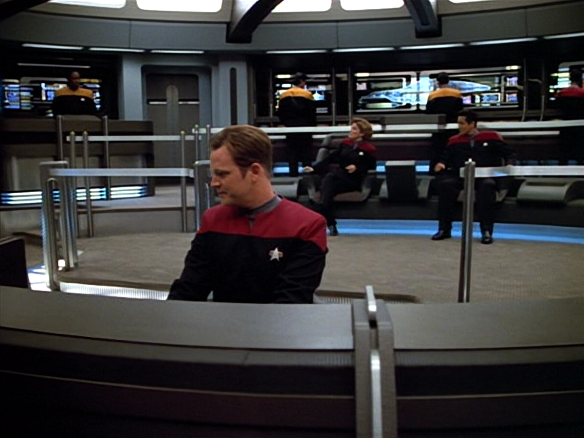 extant_StarTrek_VOY_4x09-YearOfHellPart2_03701.jpg