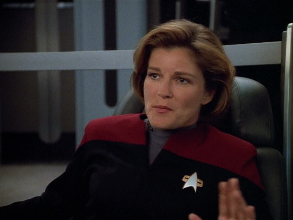 extant_StarTrek_VOY_4x09-YearOfHellPart2_03722.jpg