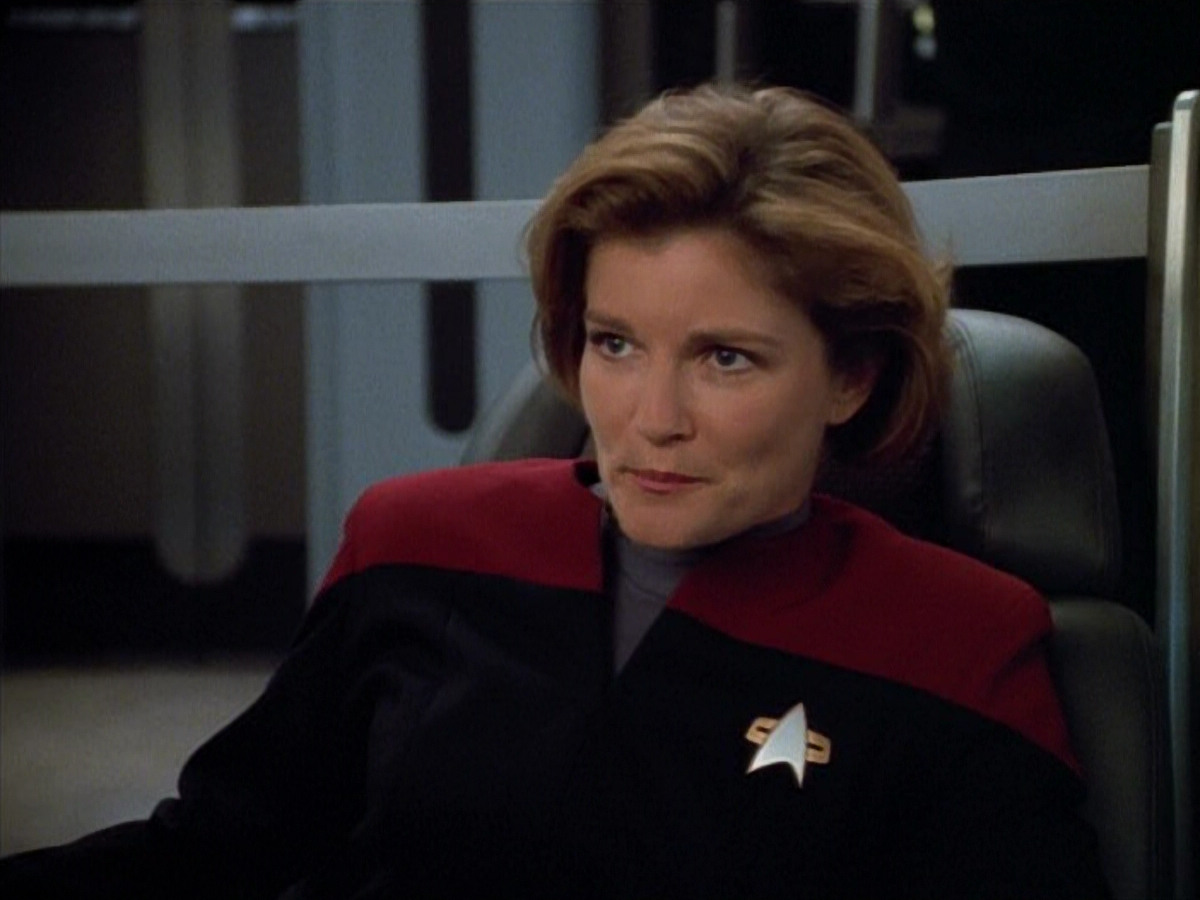 extant_StarTrek_VOY_4x09-YearOfHellPart2_03724.jpg